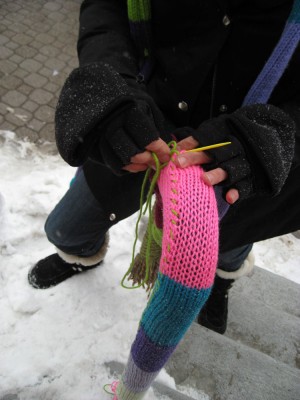 watching a yarn bomb artist in action